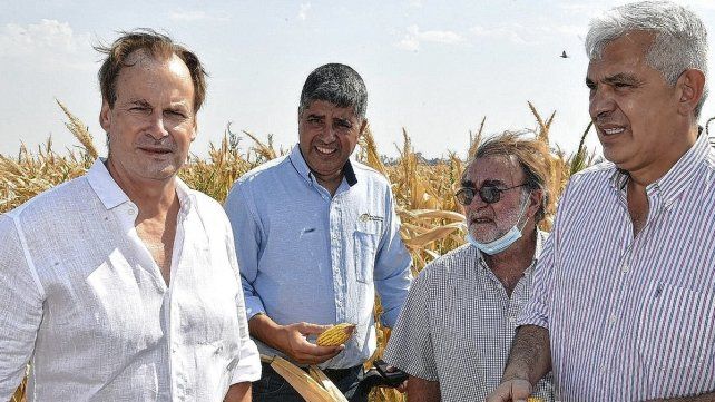 El gobernador Gustavo Bordet y el ministro Julián Domínguez se pusieron en contacto con productores.
