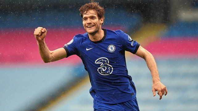 Marcos Alonso le dio el triunfo al Chelsea a los 92 minutos.