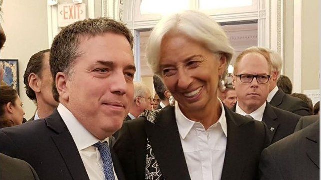 Revisión. Nicolás Dujovne y Christine Lagarde venían negociando la ampliación del crédito para auxiliar al país.
