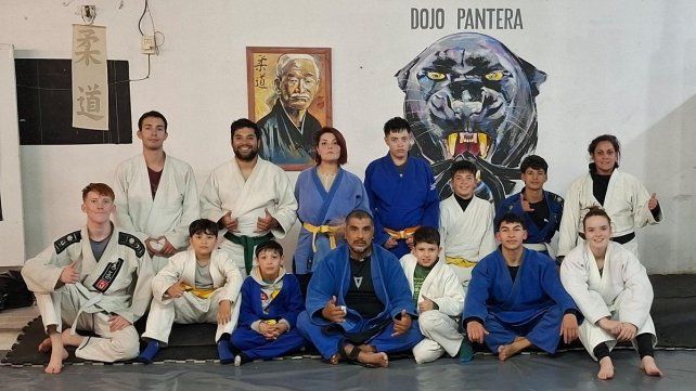 Habrá una muestra deportiva en el Dojo Pantera. Habrá una muestra deportiva en el Dojo Pantera.