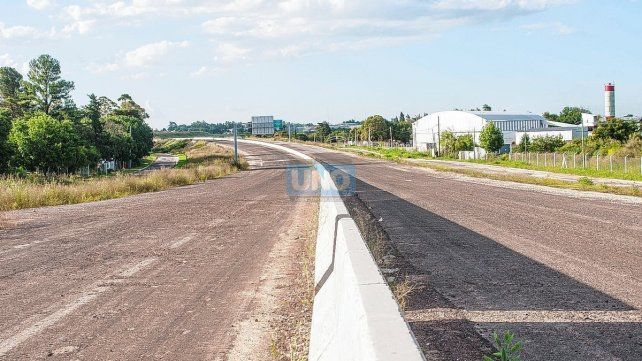 La obra de la nueva avenida Circunvalación, sobre calle Antonio Salellas, presenta un avance del 80%, aseguran desde Vialidad Nacional. La obra de la nueva avenida Circunvalación, sobre calle Antonio Salellas, presenta un avance del 80%, aseguran desde Vialidad Nacional.