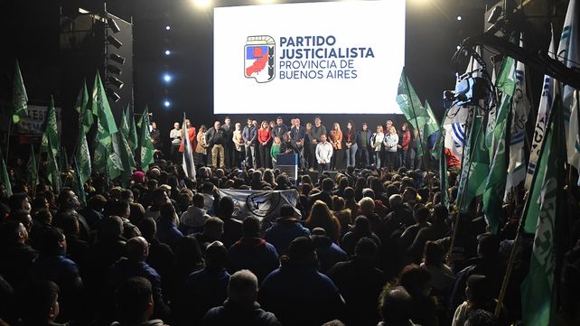 Máximo Kirchner embistió contra Martín Guzmán durante un acto del PJ en Escobar.