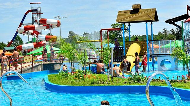 Templado. Las termas y parque acuáticos con aguas cálidas son las principales atracciones. Templado. Las termas y parque acuáticos con aguas cálidas son las principales atracciones.