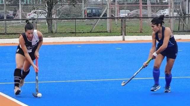 La Zona Campeonato A del Torneo Dos Orillas vivirá la definición en la cancha de agua de la Asociación Santafesina de Hockey. La Zona Campeonato A del Torneo Dos Orillas vivirá la definición en la cancha de agua de la Asociación Santafesina de Hockey.