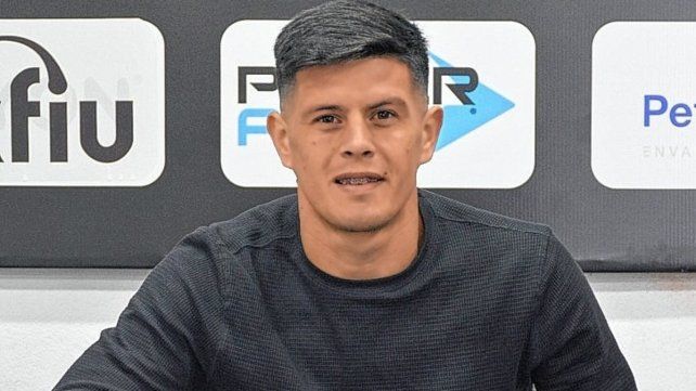 Marcelo Estigarribia rubricó este lunes su contrato en Patronato.