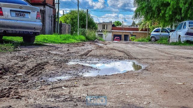 Cuando llueve no ingresan ambulancias ni remises