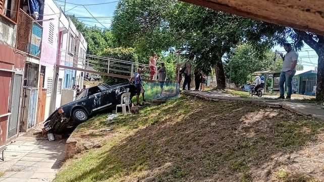 Ocurrió en calle Artigas de Paraná V. El conductor aseguró que fue a raíz de una maniobra para no chocar dos autos que circulaban a gran velocidad
