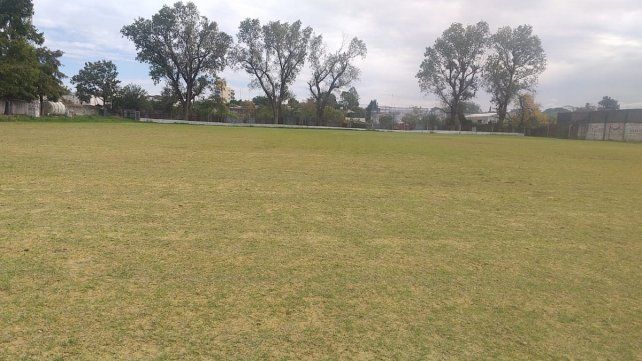 Así está la cancha de Universitario, elenco de la Liga Paranaense, en pleno invierno.