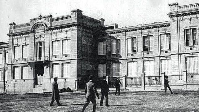 El 12 de agosto de 1914 se inauguró el edificio donde funciona hoy el Colegio Nacional El 12 de agosto de 1914 se inauguró el edificio donde funciona hoy el Colegio Nacional