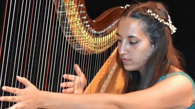 Florencia Arizpe dará un concierto de arpa hoy en el Club Social de Paraná