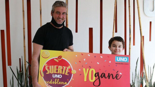 Hugo cobró el premio junto a su hijo Bautista que este viernes cumplió 11 años.