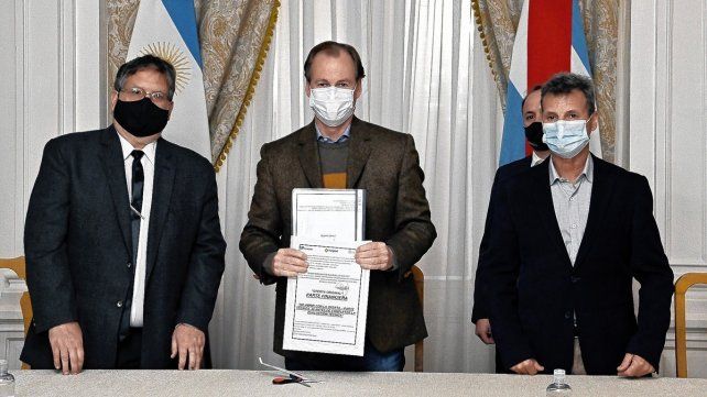 Bordet, Francolini y Richard, en el acto por el aeropuerto binacional de Concordia.