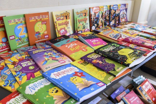 La inversión en materiales de estudio es uno de los ejes del Plan Provincial de Alfabetización. La inversión en materiales de estudio es uno de los ejes del Plan Provincial de Alfabetización.