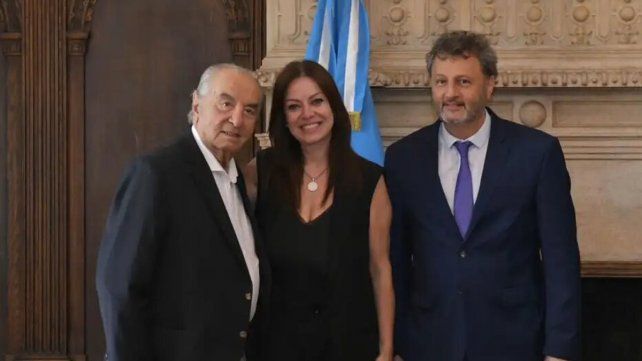 Armando Cavalieri junto a Sandra Pettovello (ministra de Capital Humano) y Omar Yasin (secretario de Trabajo). Armando Cavalieri junto a Sandra Pettovello (ministra de Capital Humano) y Omar Yasin (secretario de Trabajo).