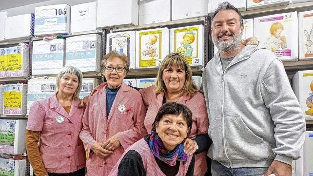Martín Apaldetti, referente de las calesitas, fue el impulsor de una cruzada solidaria para ayudar al Voluntariado Santa Rita Martín Apaldetti, referente de las calesitas, fue el impulsor de una cruzada solidaria para ayudar al Voluntariado Santa Rita