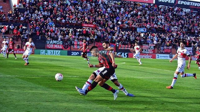 Patronato le ganó a Tigre en el Grella con árbitraje de Lucas Comesaña. Patronato le ganó a Tigre en el Grella con árbitraje de Lucas Comesaña.