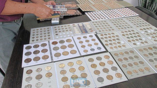 La colección de monedas de Horacio es muy completa La colección de monedas de Horacio es muy completa