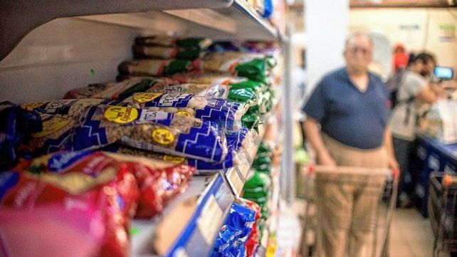 La inflación se puede advertir diariamente en las góndolas de los supermercados. La inflación se puede advertir diariamente en las góndolas de los supermercados.
