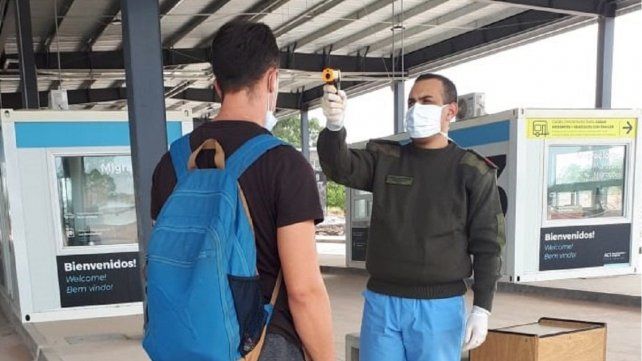 Un control Guleguaychú-Fray Bentos, uno de los puentes que comunican Entre Ríos con Uruguay.