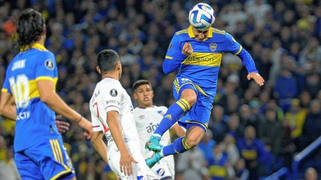 Merentiel sacó un cabezazo que se convirtió en el 1-0 de Boca. Merentiel sacó un cabezazo que se convirtió en el 1-0 de Boca.