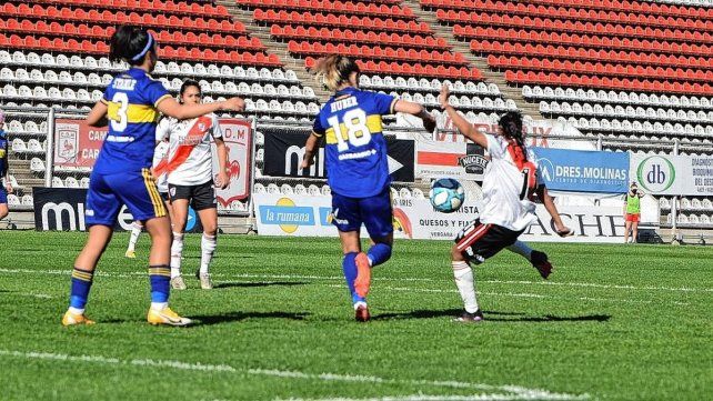 Fútbol femenino: Boca derrotó a River.