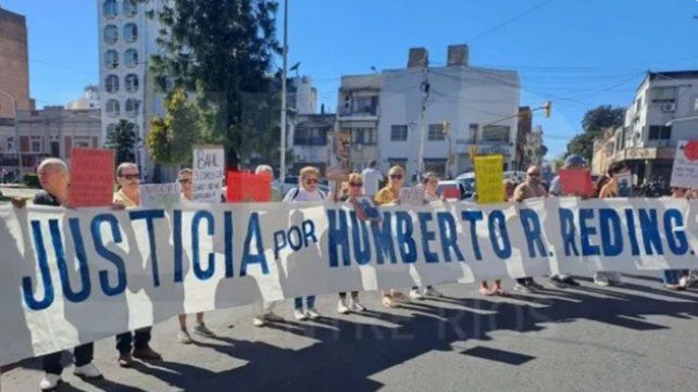 El comerciante Humberto Reding perdió la vida el año pasado en calle Montiel, cuando un Clío conducido por un menor lo impactó de frente El comerciante Humberto Reding perdió la vida el año pasado en calle Montiel, cuando un Clío conducido por un menor lo impactó de frente