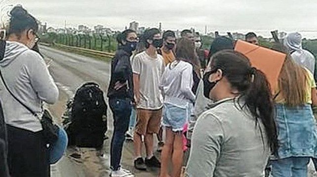 Un grupo de argentinos desde Brasil presentó un hábeas corpus para que les permitan regresar al país y pueden volver.