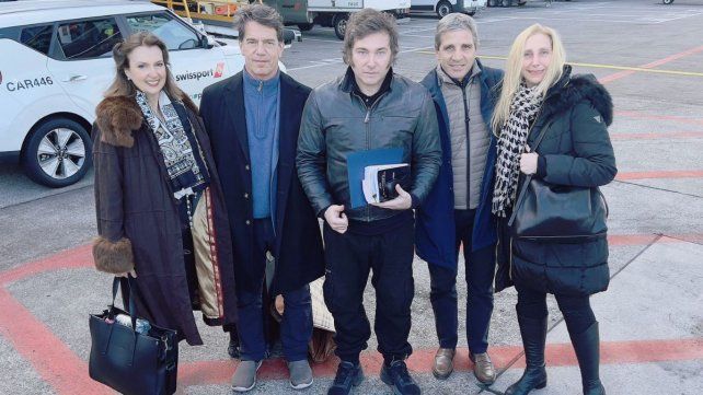 Javier Milei y su comitiva, al llegar a Suiza. Javier Milei y su comitiva, al llegar a Suiza.