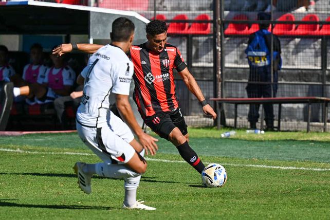 La derrota de Patronato ante Colón ubicó a Rubén Forestello en la cuerda floja. La derrota de Patronato ante Colón ubicó a Rubén Forestello en la cuerda floja.