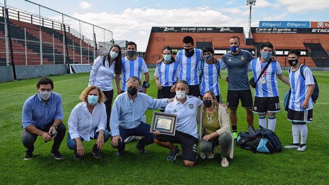 El equipo para no videntes fue acompañado por diferentes autoridades.