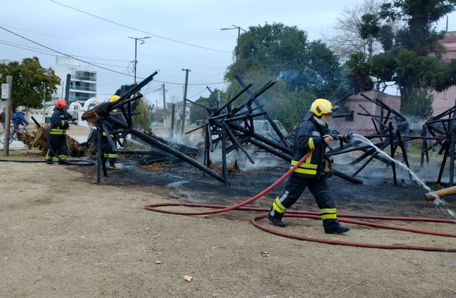 Las sombrillas quedaron totalmente destruidas. 