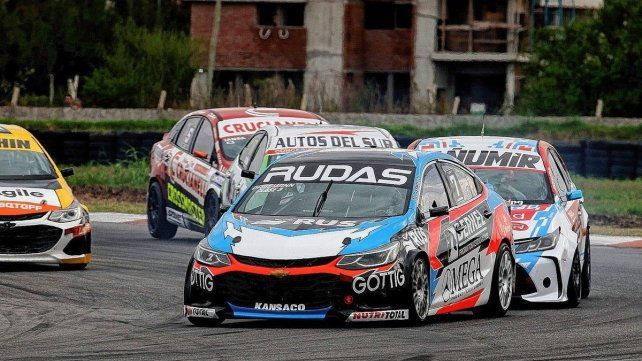 Joel Gassmann por un buen resultado en Rosario. Joel Gassmann por un buen resultado en Rosario.