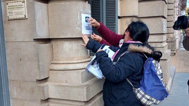 Familiares, amigos y organizaciones marcharon en Concordia por el paradero de Luisina Leoncino. Familiares, amigos y organizaciones marcharon en Concordia por el paradero de Luisina Leoncino.