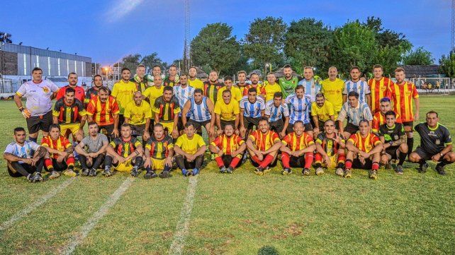 El certamen de fútbol fue para los padres.