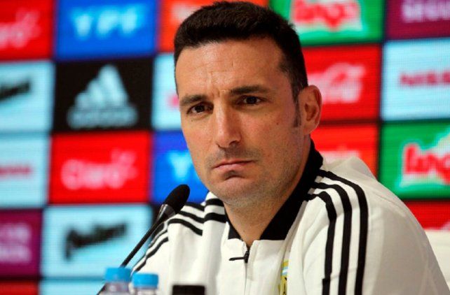Scaloni habló en la llegada del equipo a Brasil.