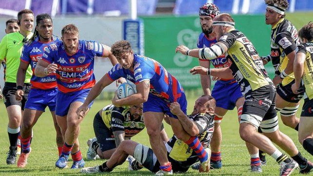 Nicolás Coronel en acción, en el partido que Rovigo derrotó a Calvisano por las semifinales.