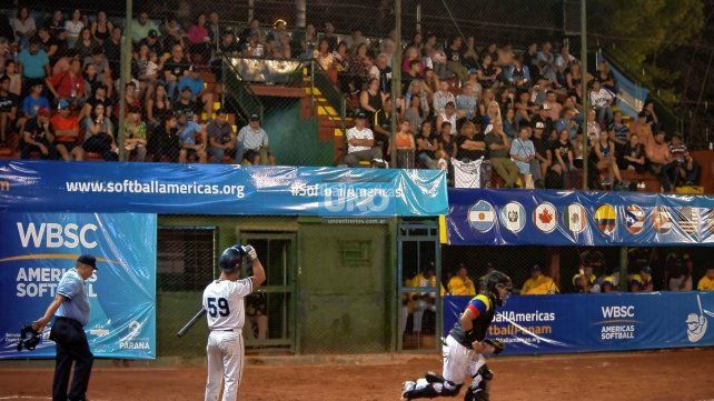 En cada partido, en cada cancha, en cada rincón. Los hinchas son los que alientan hasta el último segundo. Eso es amor y no se negocia.
