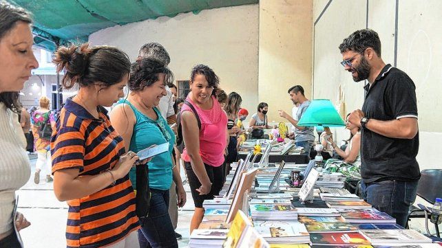 La Feria del Libro, organizada por la Municipalidad de Paraná, tuvo una nueva edición este fin de semana largo.