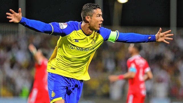 Cristiano Ronaldo convirtió tres goles en la victoria de su equipo en Arabia Saudita. Cristiano Ronaldo convirtió tres goles en la victoria de su equipo en Arabia Saudita.