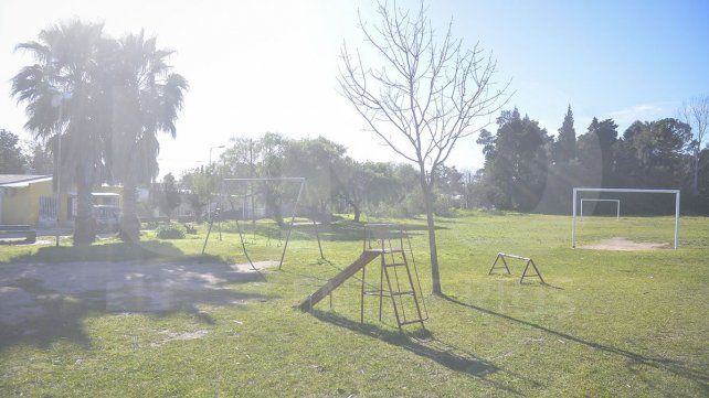 El barrio Las Rosas está muy cerca de avenida Almafuerte de Paraná. La comisión vecinal trabaja para avanzar en obras de infraestructura: cordón cuneta, asfalto e iluminación son las prioridades El barrio Las Rosas está muy cerca de avenida Almafuerte de Paraná. La comisión vecinal trabaja para avanzar en obras de infraestructura: cordón cuneta, asfalto e iluminación son las prioridades