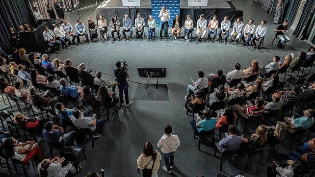 La propuesta del Presupuesto Participativo permite que los vecinos elijan obras pequeñas para ser ejecutadas en sus barrios. La exintendenta Osuna estuvo con Bahl