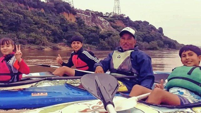 Los chicos aprenden canotaje y a valorar el río Los chicos aprenden canotaje y a valorar el río