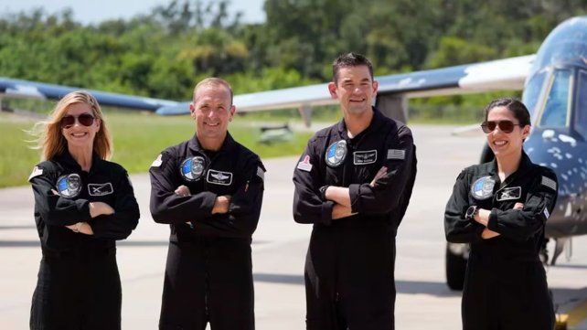 Los astronautas (de izquierda a derecha) Anna Menon, especialista de la misión; Scott Poteet, piloto; Jared Isaacman, comandante, y Sarah Gillis, especialista de la misión, en el Centro Espacial Kennedy antes de una misión espacial tripulada privada, en Cabo Cañaveral, Florida (AP Foto/John Raoux) Los astronautas (de izquierda a derecha) Anna Menon, especialista de la misión; Scott Poteet, piloto; Jared Isaacman, comandante, y Sarah Gillis, especialista de la misión, en el Centro Espacial Kennedy antes de una misión espacial tripulada privada, en Cabo Cañaveral, Florida (AP Foto/John Raoux)