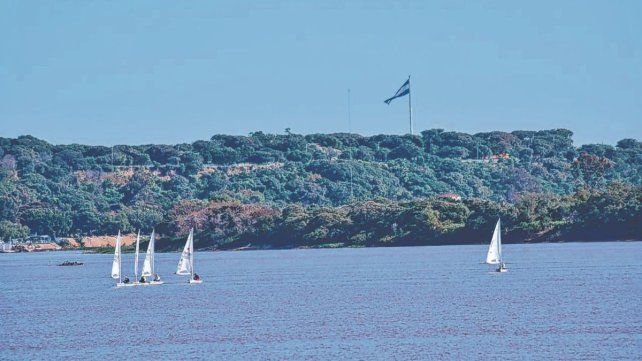 El río Paraná es el escenario elegido para la competencia de múltiples disciplinas náuticas. El río Paraná es el escenario elegido para la competencia de múltiples disciplinas náuticas.
