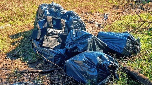 Secuestraron cargamento millonario de cigarrillos en el río Uruguay. Secuestraron cargamento millonario de cigarrillos en el río Uruguay.