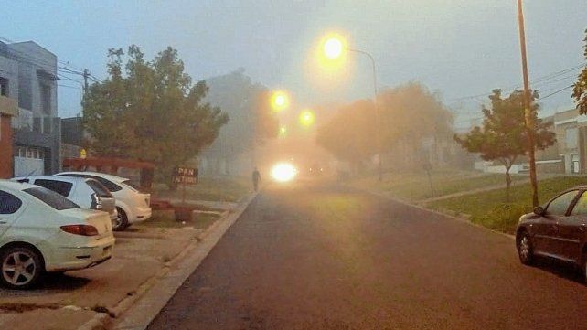 Paraná amaneció este viernes cubierta por una densa niebla, que redujo la visibilidad a menos de 100 metros