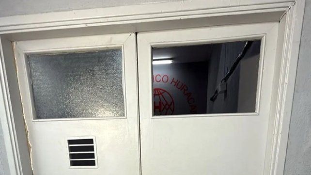 Bronca y vidrio roto en el vestuario de Boca tras perder contra Huracán. Bronca y vidrio roto en el vestuario de Boca tras perder contra Huracán.