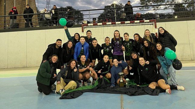 Con entrega y trabajo, José Hernández escribió una página dorada en el fútbol de salón paranaense. Con entrega y trabajo, José Hernández escribió una página dorada en el fútbol de salón paranaense.