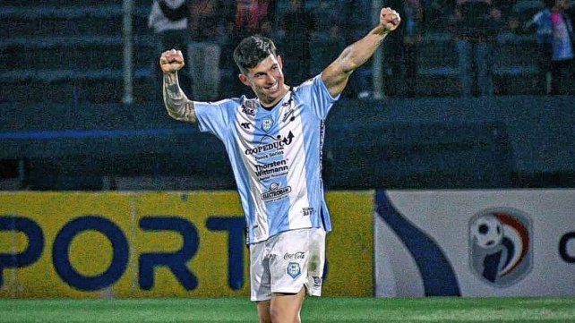 Lautaro Comas ingresó a escena desde el banco de suplentes. 
