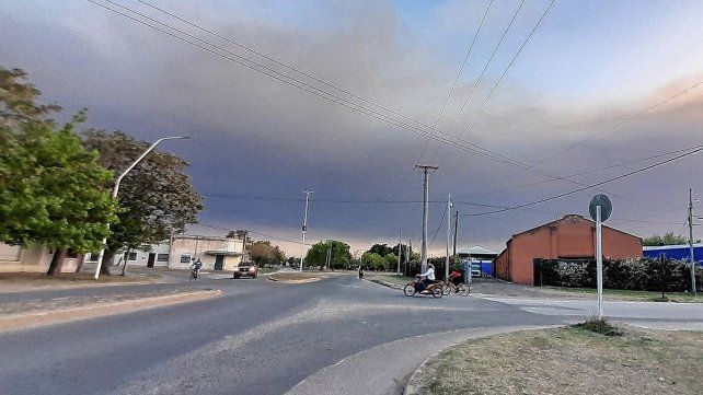 Humo. Gualeguay se fue afectado este miércoles por los efectos de los incendios.